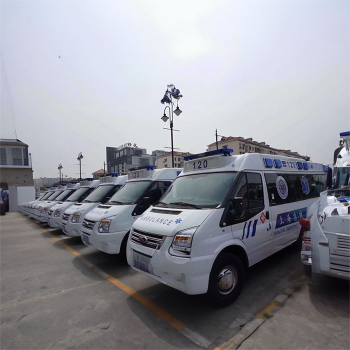 烏魯木齊鐵路局中心醫院租賃私人救護車到貴陽醫學院第二附屬醫院救護車的收費標準是多少