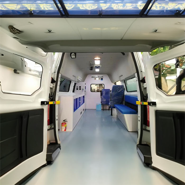 新疆醫(yī)科大學附屬醫(yī)院預約私人救護車租賃到西藏自治區(qū)藏醫(yī)院出租急救車電話