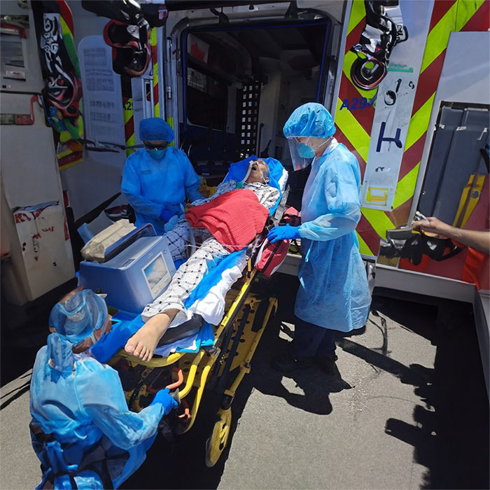 乌鲁木齐市友谊医院租赁私家救护车到南京市中医院救护车长途转运服务-救护车出租